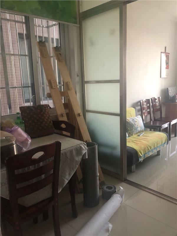 一中对面精装修房诚信出租家电齐全拎包入住