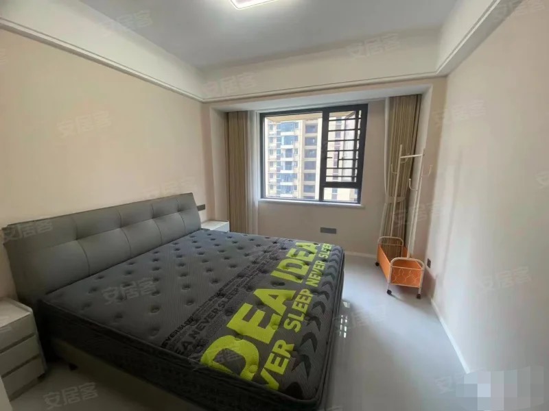 业主急售，朝阳丽景，城南次新小区，好楼层，几乎全新，精装三房，大阳台