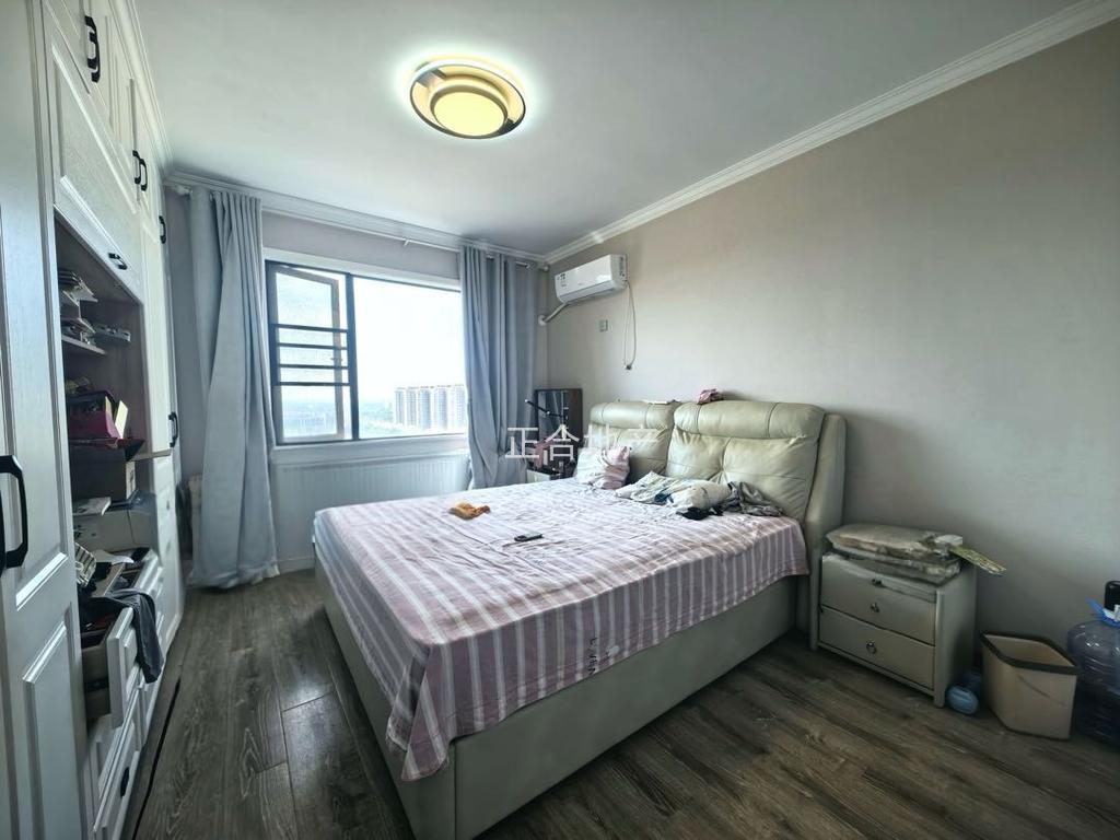 吾悦旁，电梯小高层，荣怀，精装三房二卫，证件满二。采光好，好楼层