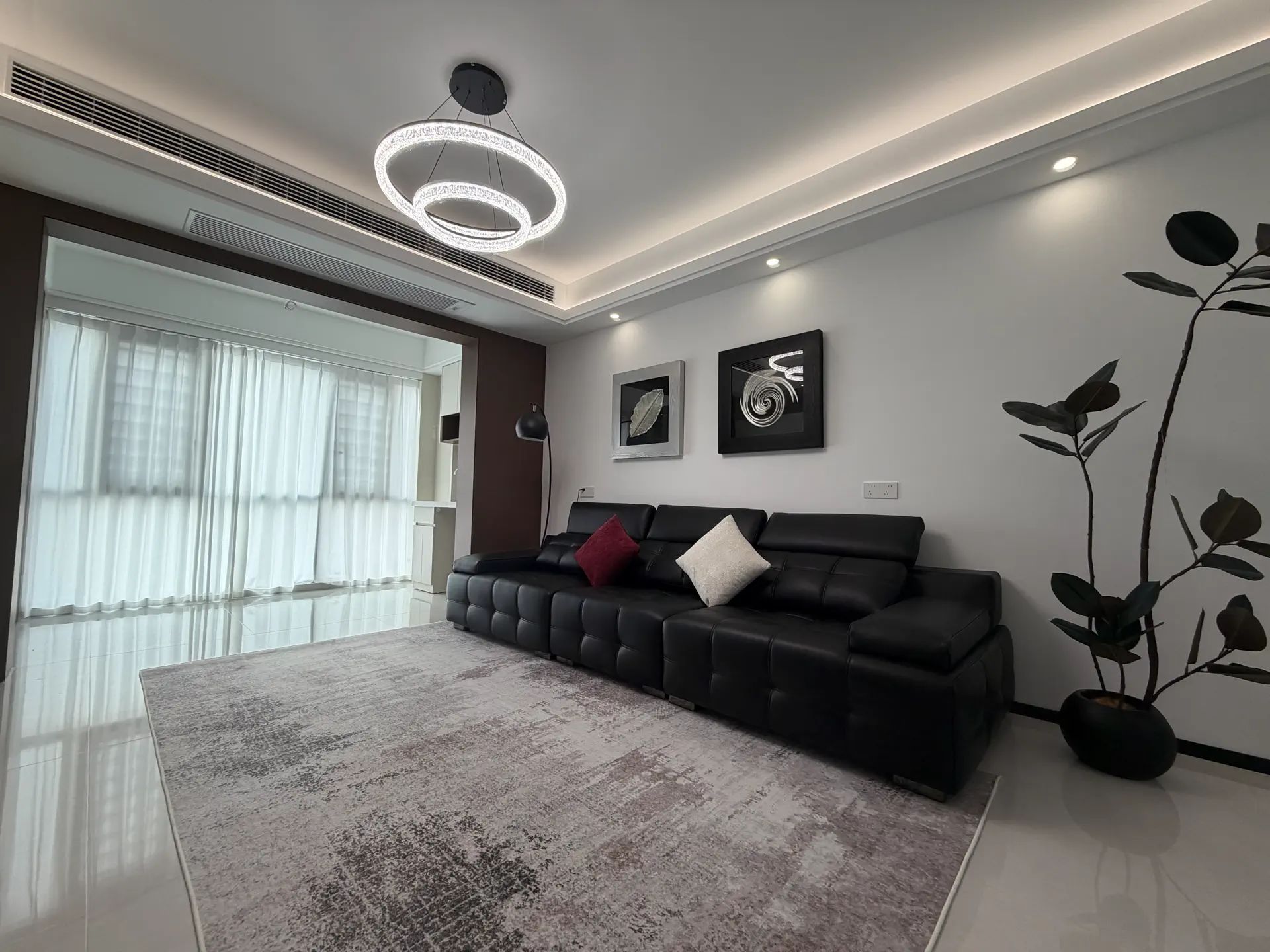 城南，吾悦广场旁，南国明珠，意式极简风，单价6100，南北通透双阳台，业主诚心出售