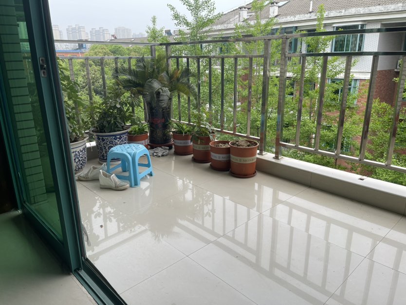 青青家园复式210平，采光 好，双阳台，南北通透，带露台