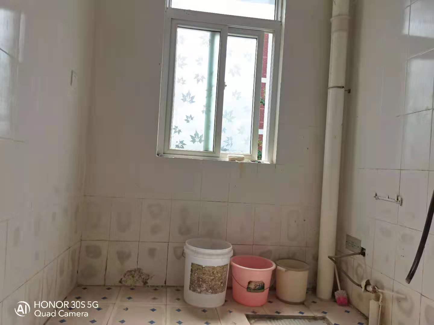 和平社区带地下室120平步梯好楼层30万