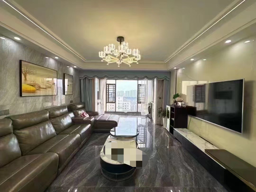 领秀城，大平层 ，精装四房9.9成新，电梯好楼层，全屋品牌装修，中央空调加地暖。