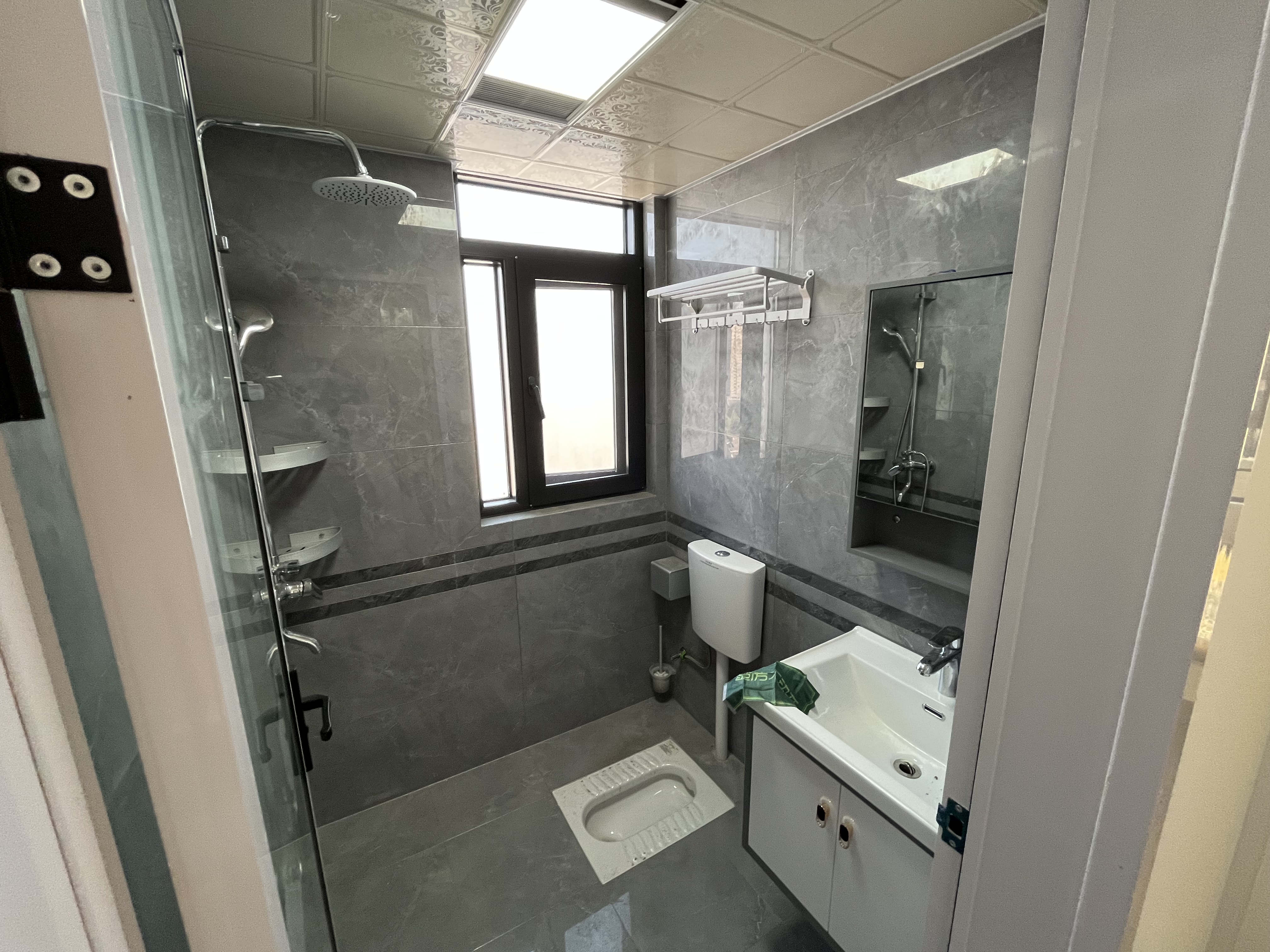 新天地国际广场全新装修楼层 自住都可以下楼就可以吃喝玩乐