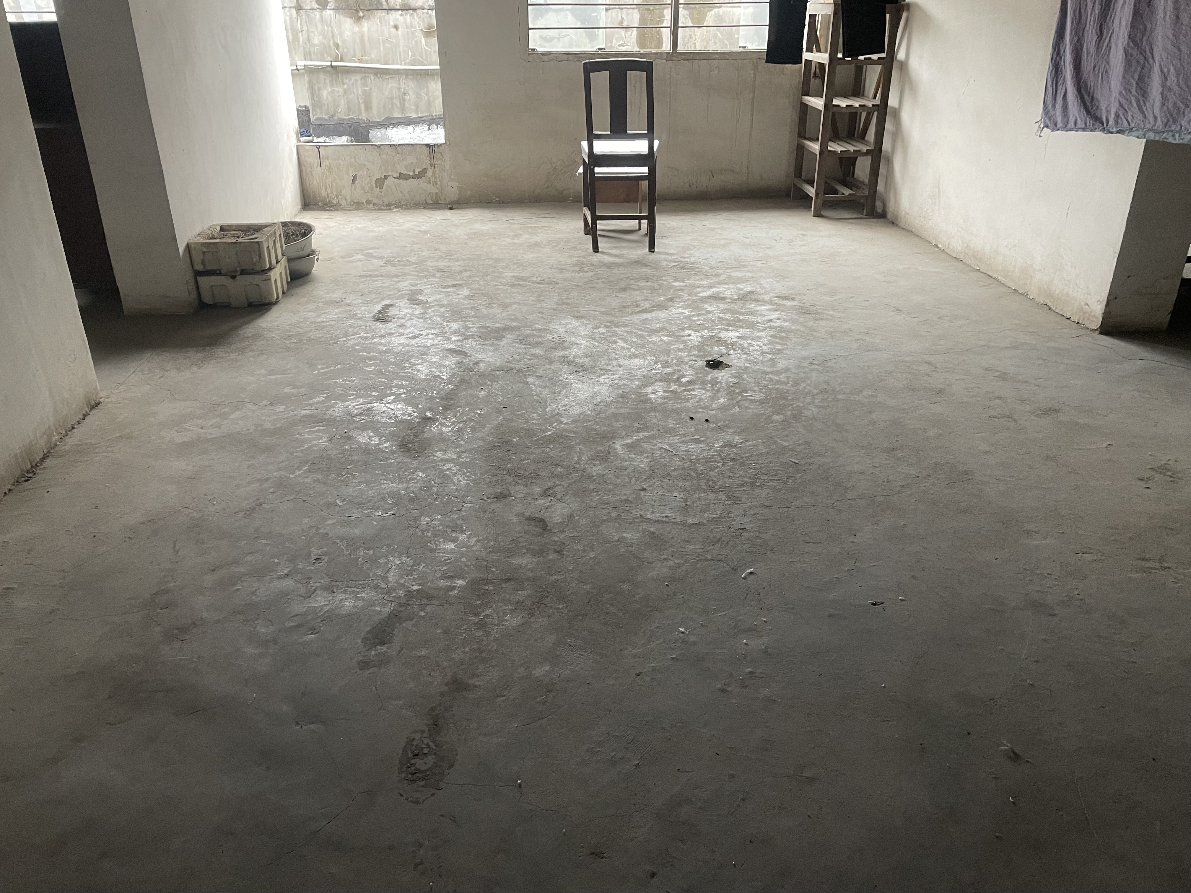 日报对面私房2杆3层好出租自住旁边好停小车