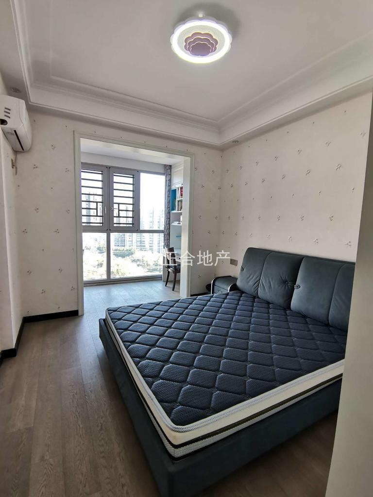 哇塞！装修卖毛坯价！业主诚心卖！电话看房！