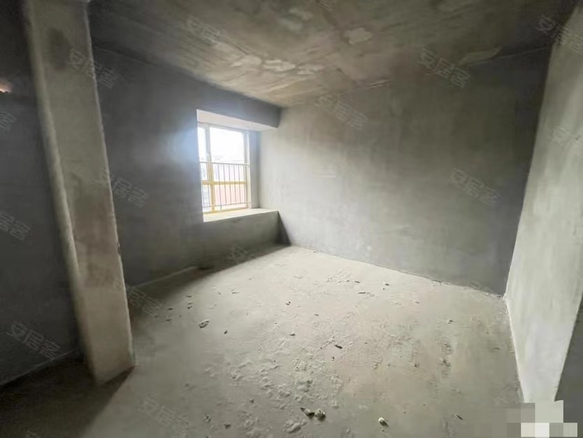 84，房东亏本急售，城南电梯小高层，一梯一户，​三开间朝南双阳台，好楼层，拼手速