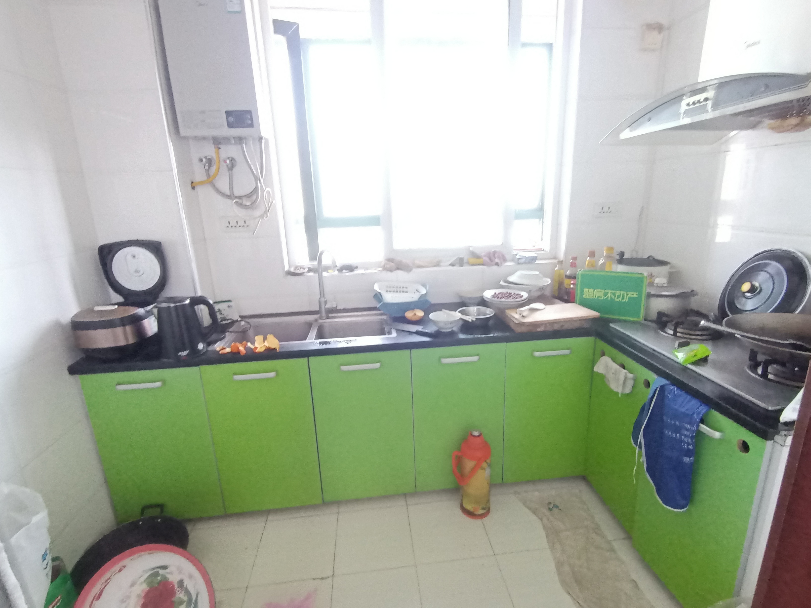 浅水湾精装两房老证出行方便