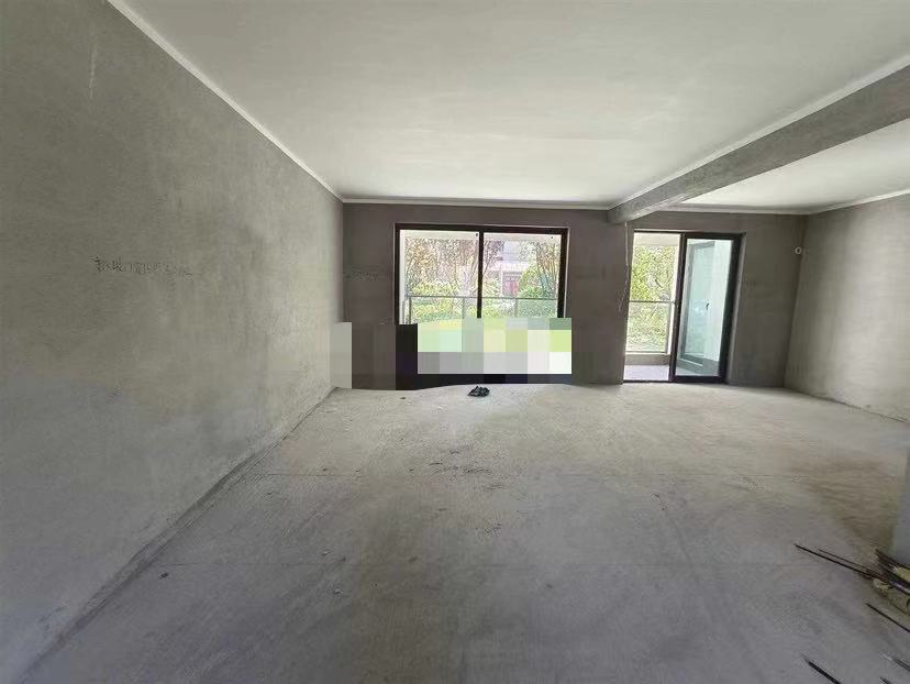 118，房东亏本出，吾悦捡‬漏房，单价4700+，​边户大三房，