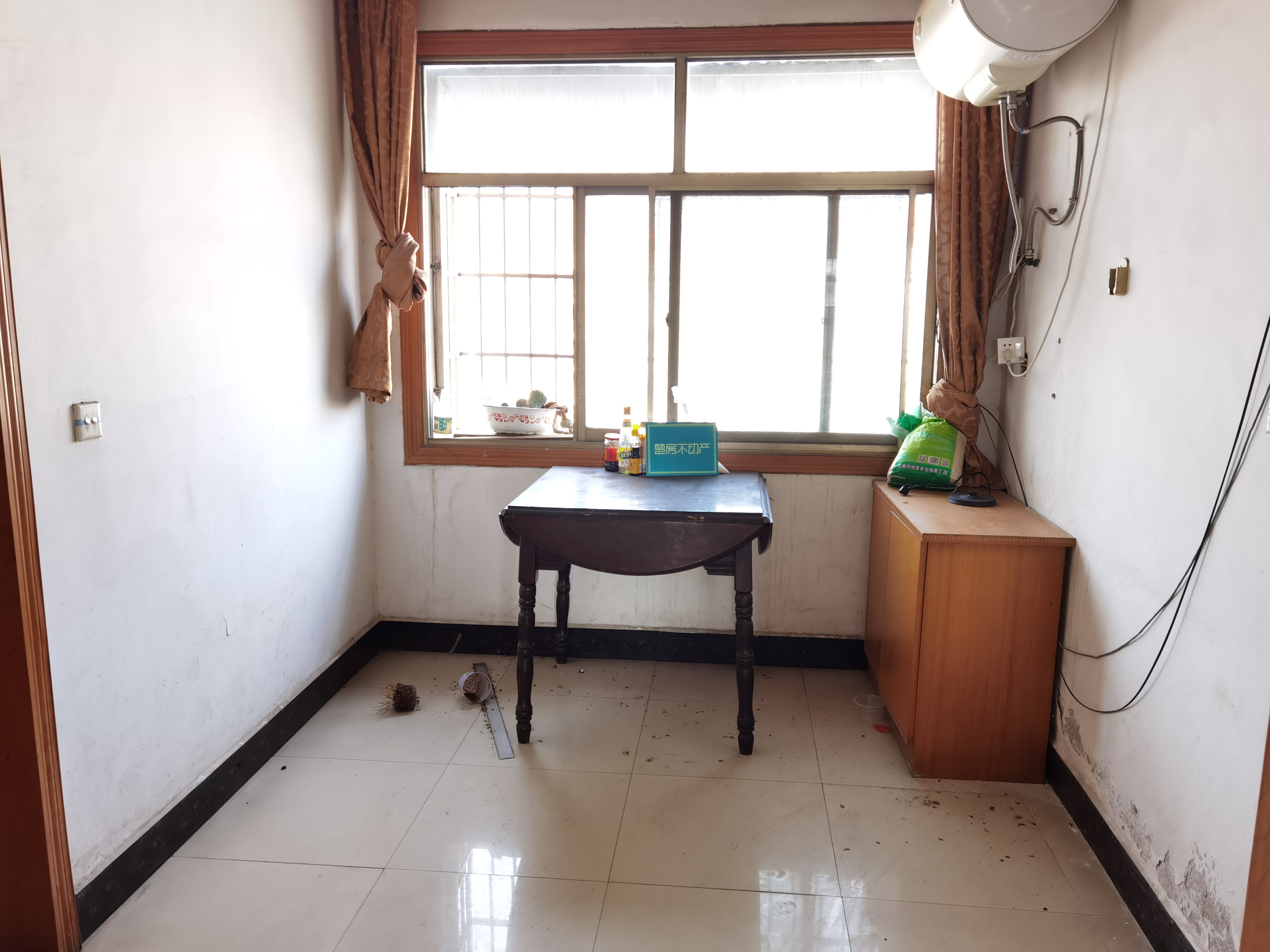 中药材宿舍， 实验二小，老三中，走路去商城逛街只需10 