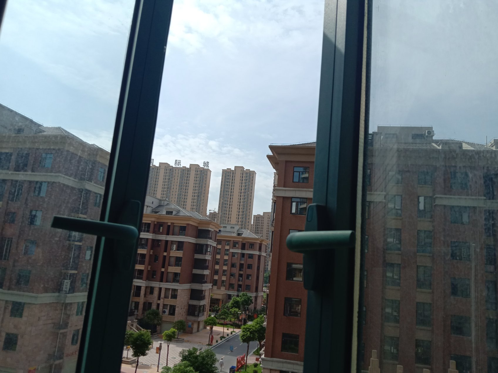 新城壹号五期132.22平全新精装修三面采光南北通透