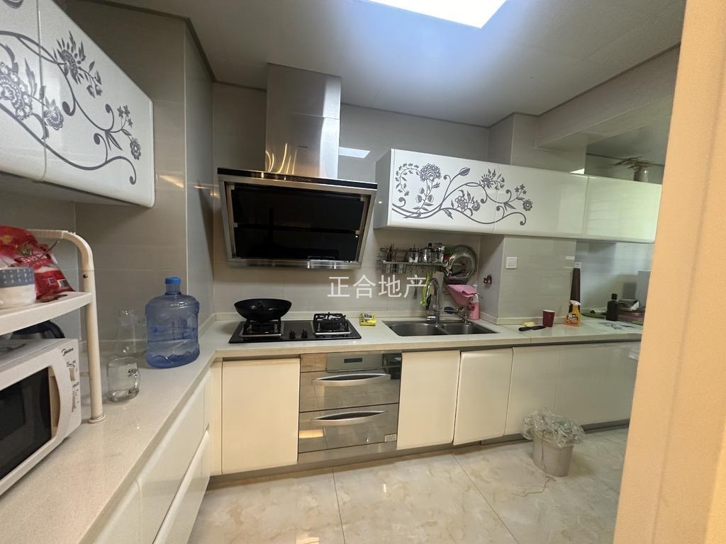 ？降价了，福星城，精装三房，9成新，全屋中央空调带供暖，证满二