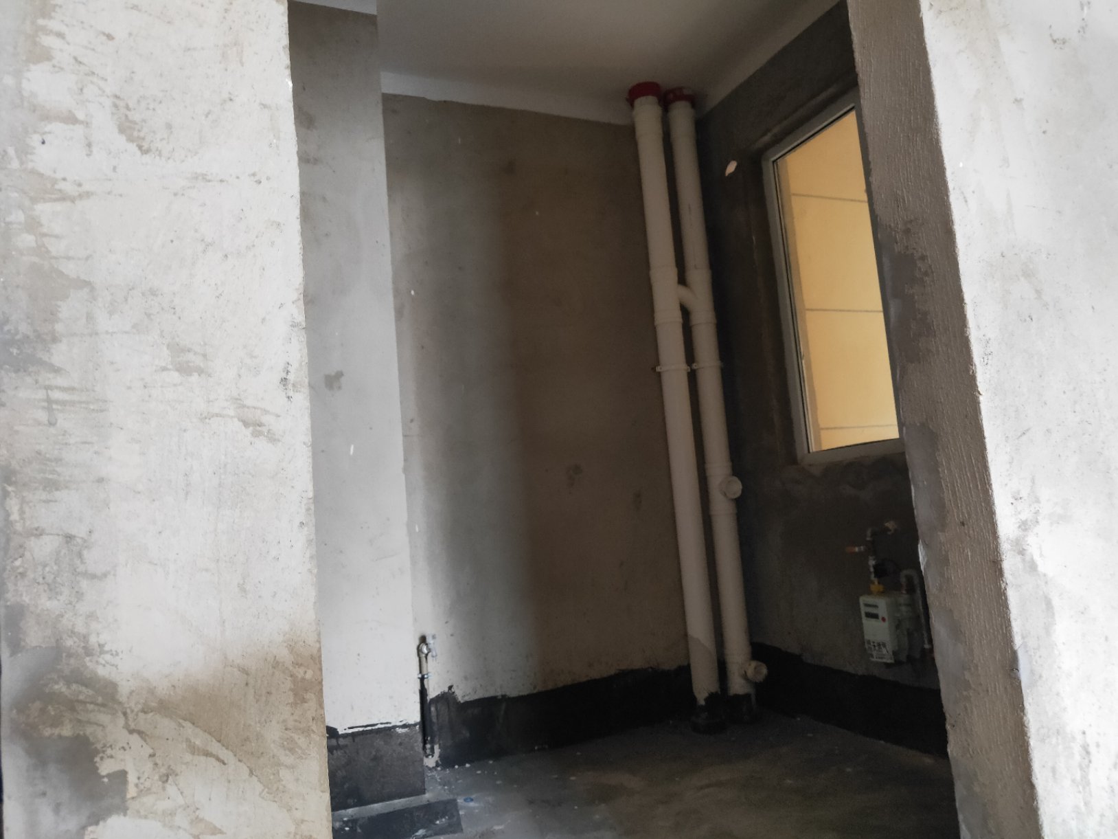 森林国际毛坯3房，契税未交，尾款4万，接受按揭，下楼就是 