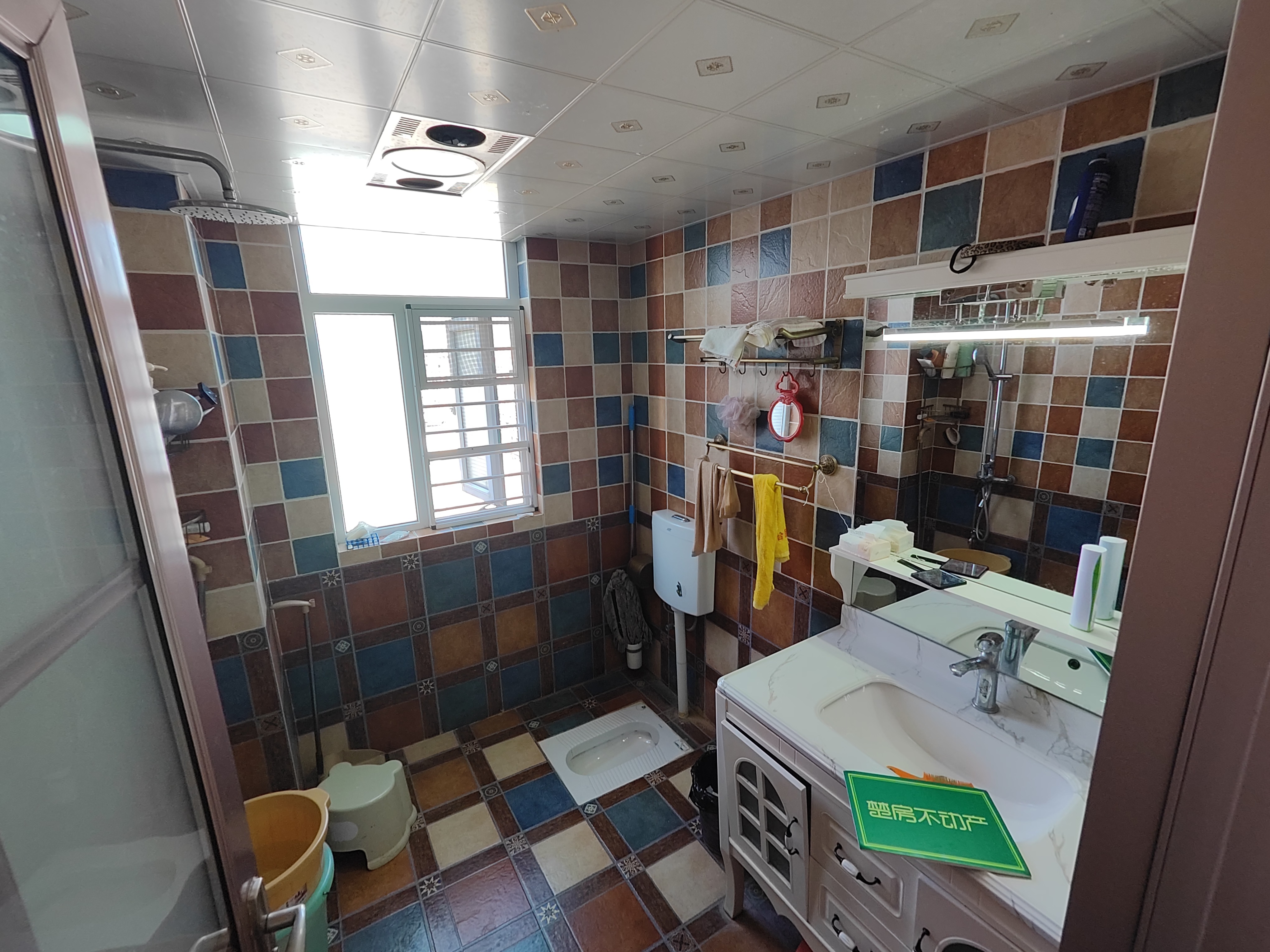 沔阳公馆精装大四房，成色新的吓人，手复22个单价近6700，小高层里面的中高层，采光视野到了深味，今年买了在这里过年和我做邻居