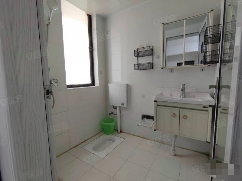 吾悦旁，荣怀61平，边户经典两房，两梯四户，小高层南北双阳台，证满二