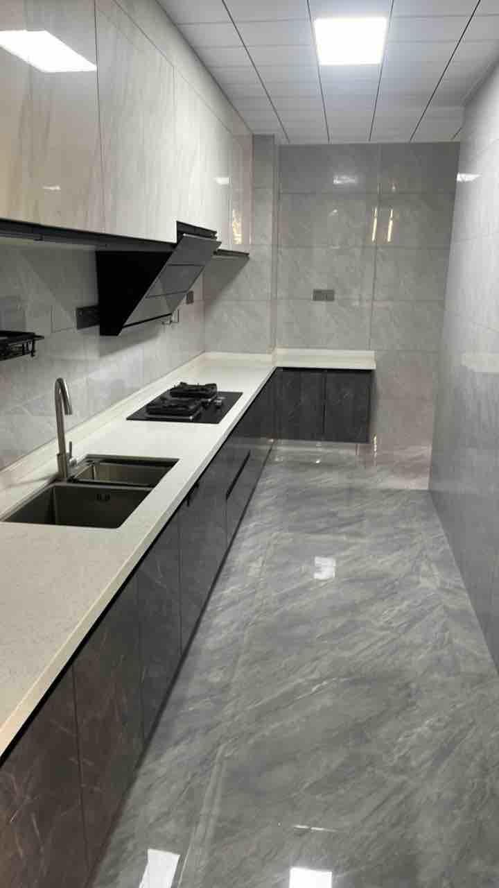 急售，城南，全新装修，一天未住，中间楼层，家具家电齐全，满二，可砍