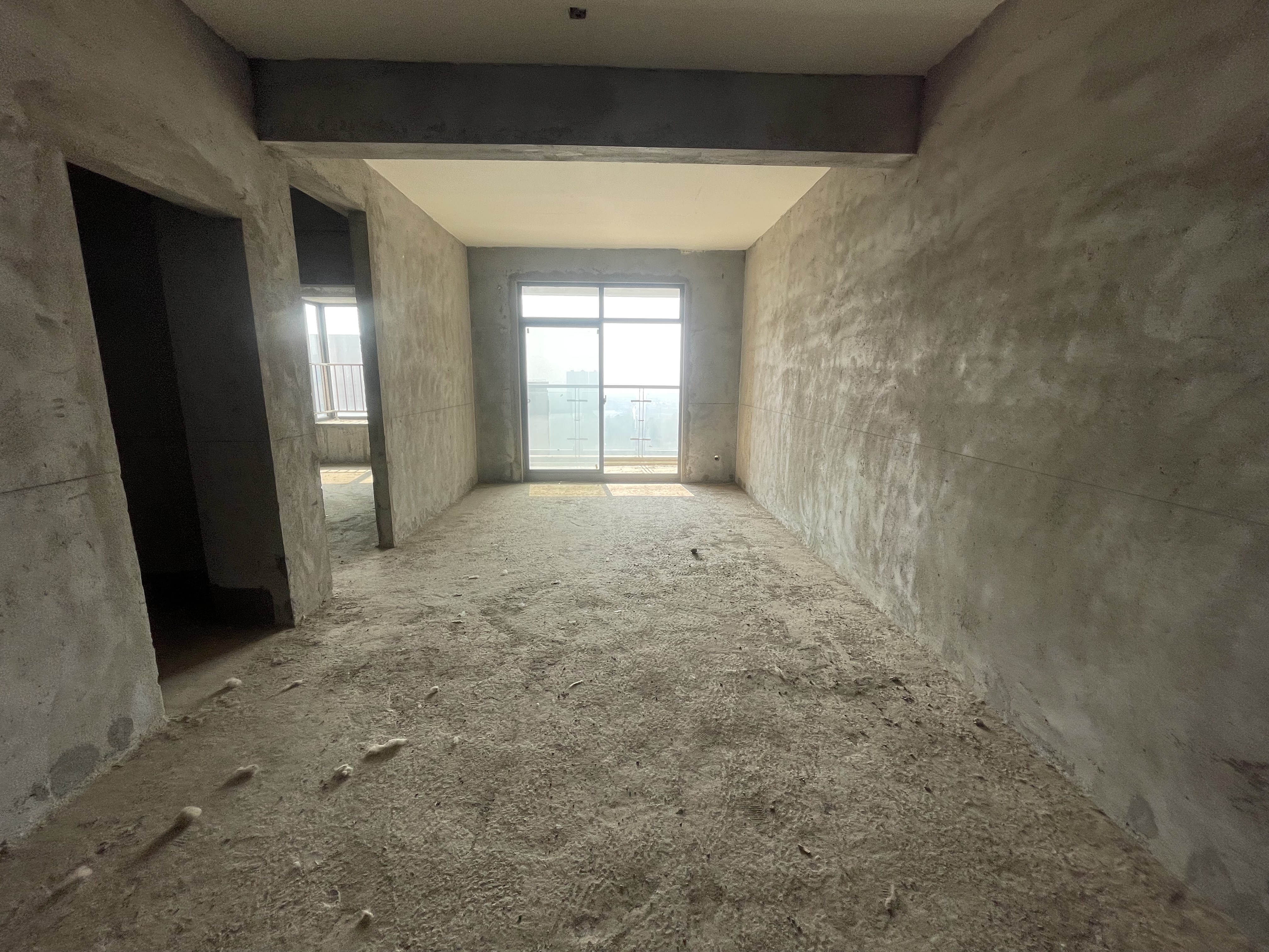 紫润尚城.毛坯大两房.户型方正.采光.视野好.看房方便.比新房价都低