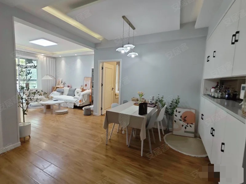 业主急卖，元泰三中旁，电梯小高层，9.5成新！家具家电全送❗拎包入住