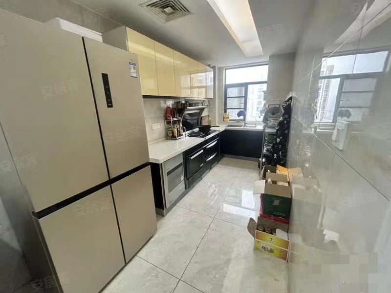 急售，新街，电梯好楼层，大平层25楼，单价5200，精装大三房两卫，全屋中央空调，证满二