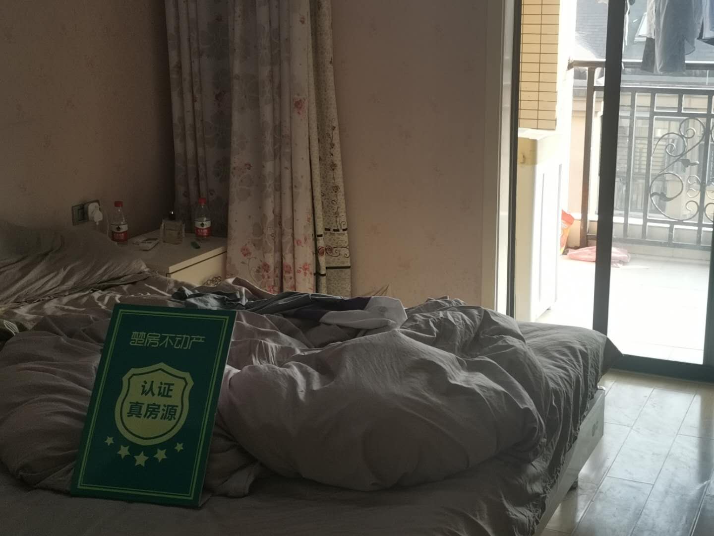 绿地华庭傲城，户型方正，采光充足。