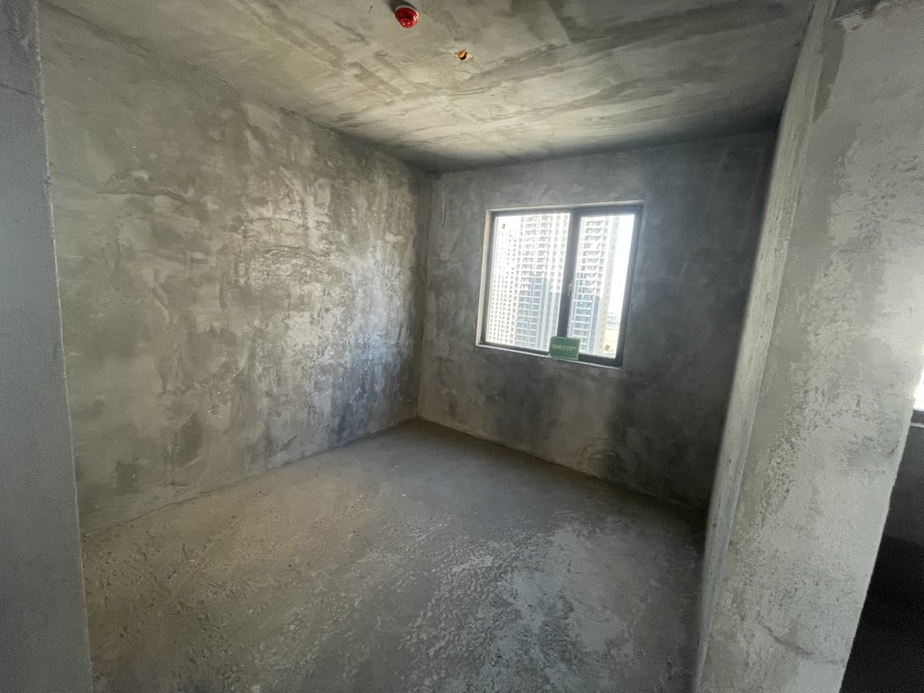 荣怀.极地世家.毛坯边户.中间楼层.看房方便