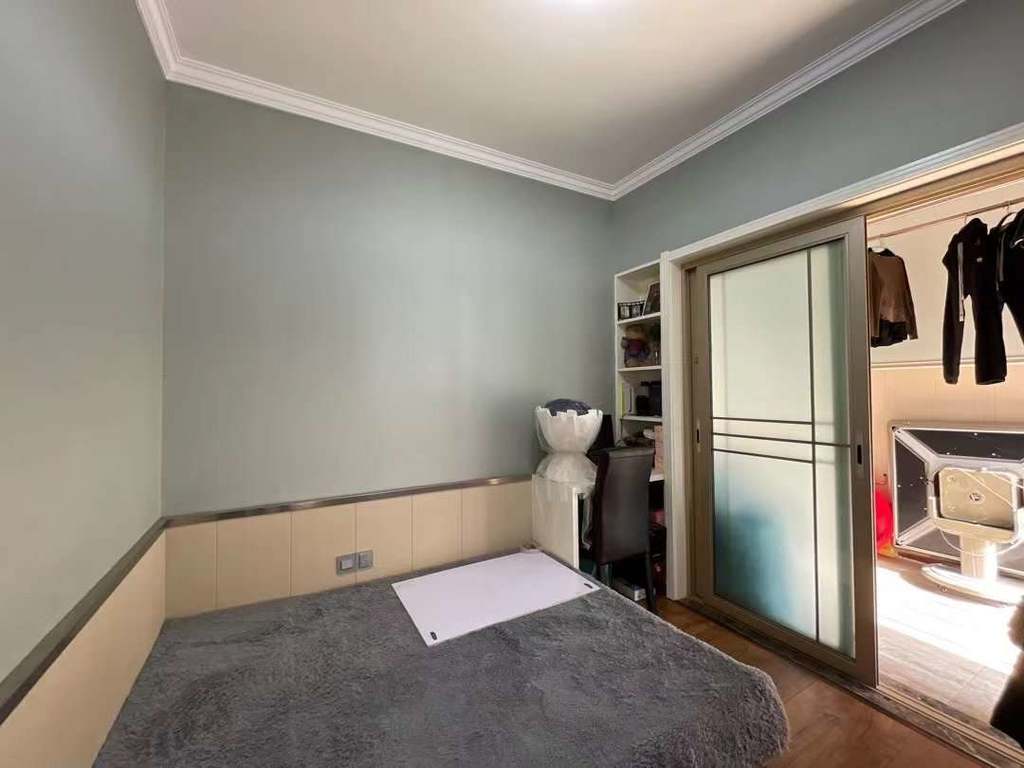 南国明珠，精装三房九成新，凤凰层