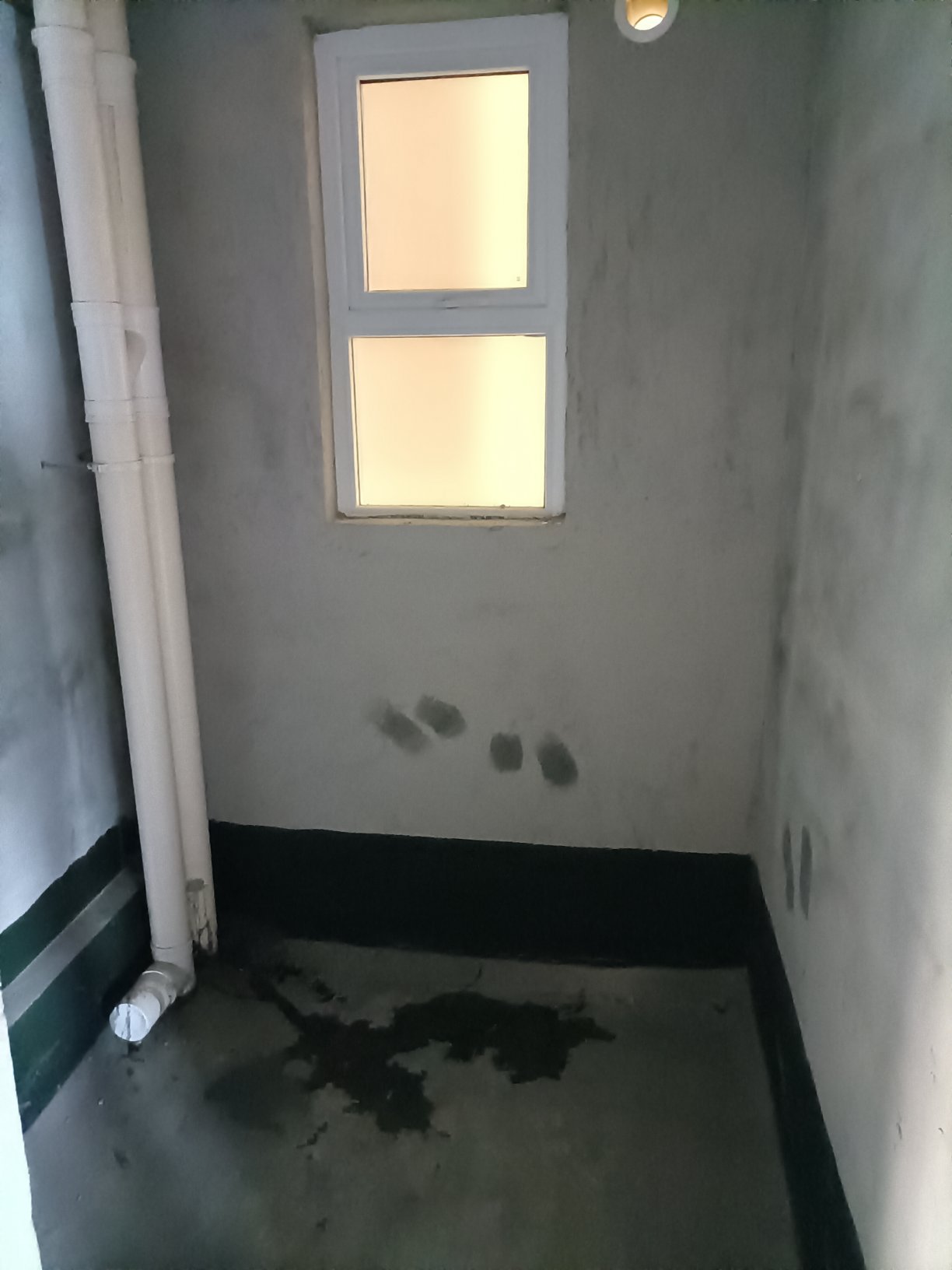 满庭春毛坯两房，证满两年。