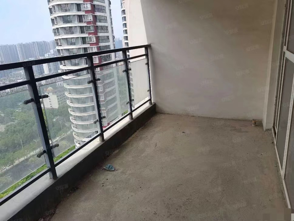 50，房东亏本出，城南，毛坯三房，单价4400​，证满五，电梯好楼层，速度来捡漏