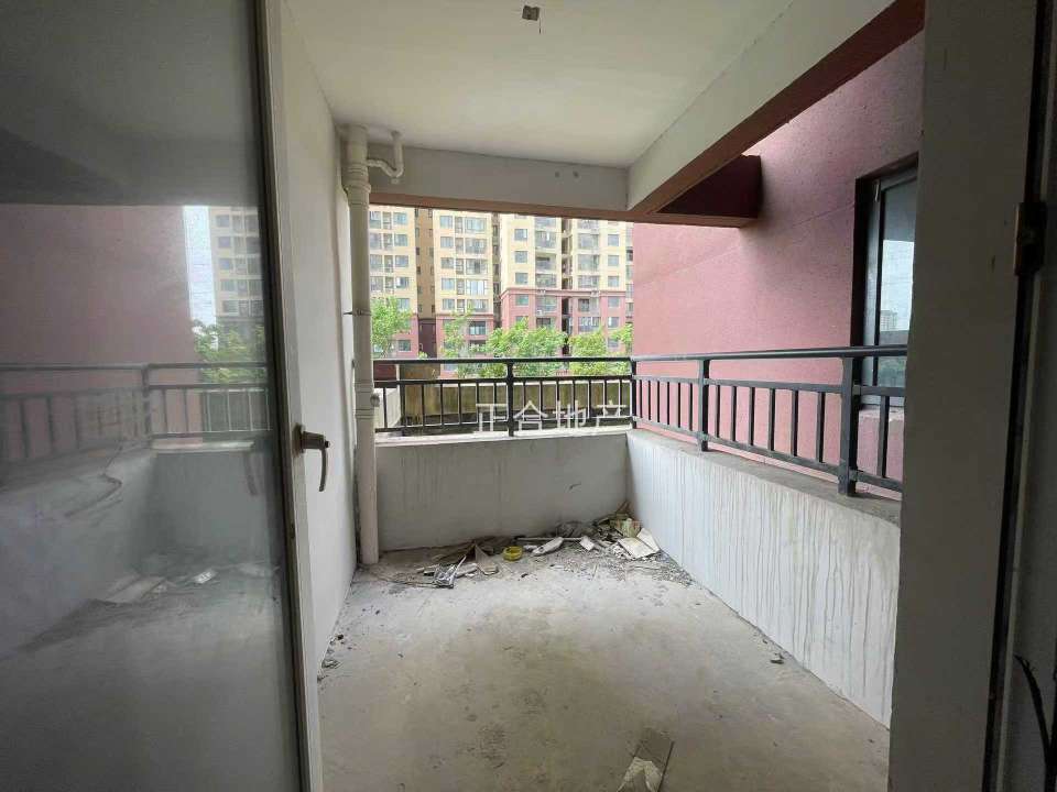 捡漏啦，满庭春，毛坯4房2卫，诚心卖，单价4200，新三中旁