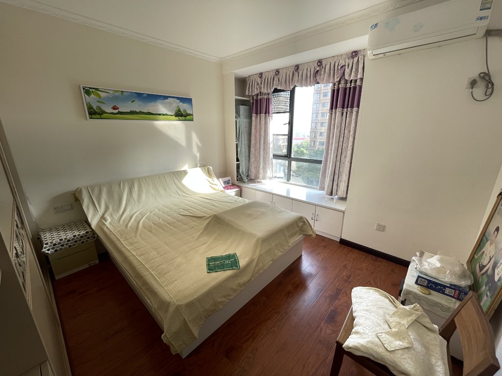 御台公馆精装修三房带全屋家电小区环境好老证