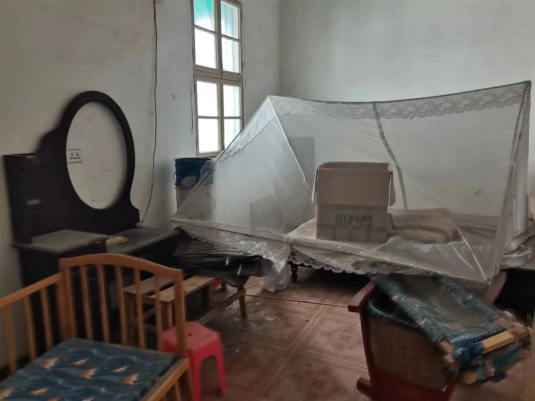 黄荆小区私房.房子有不动产证.证件满二.看房方便