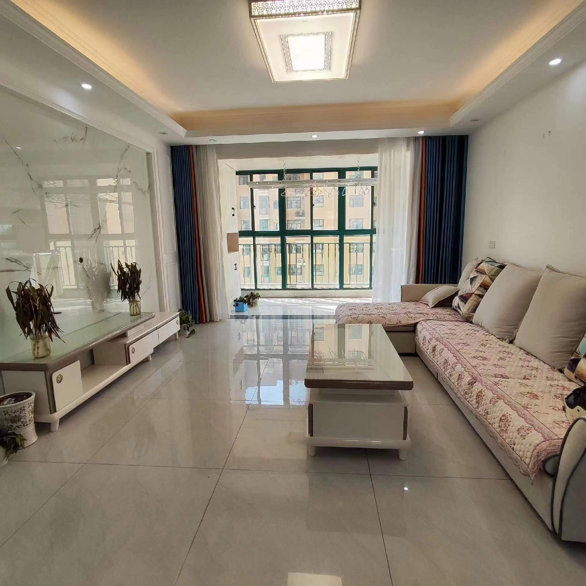 新城一号五期  带装修  看房方便 家电齐全 大小区  环境好