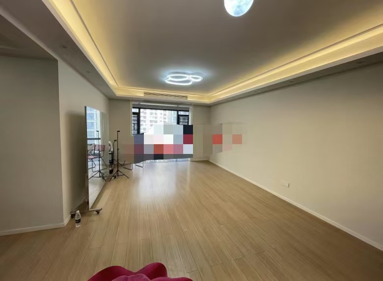 城南，领秀城，8楼边户，全新6300单价，精装三房，南北通透