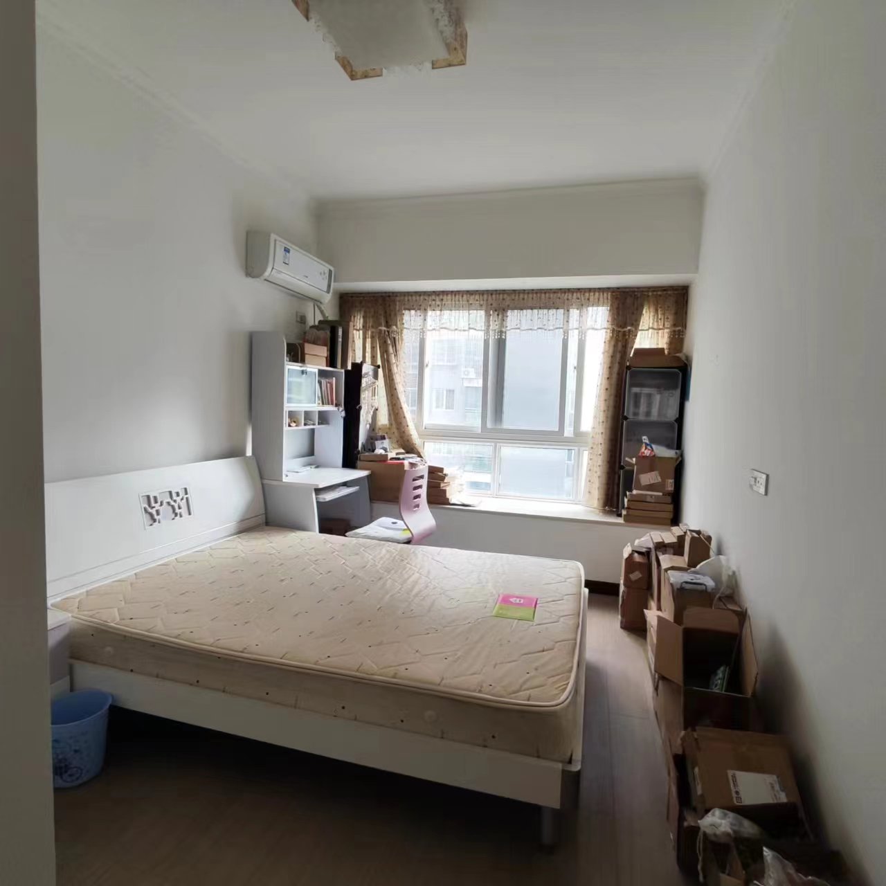 汉江景苑.新三中旁.精装三房.证件满二.看房方便