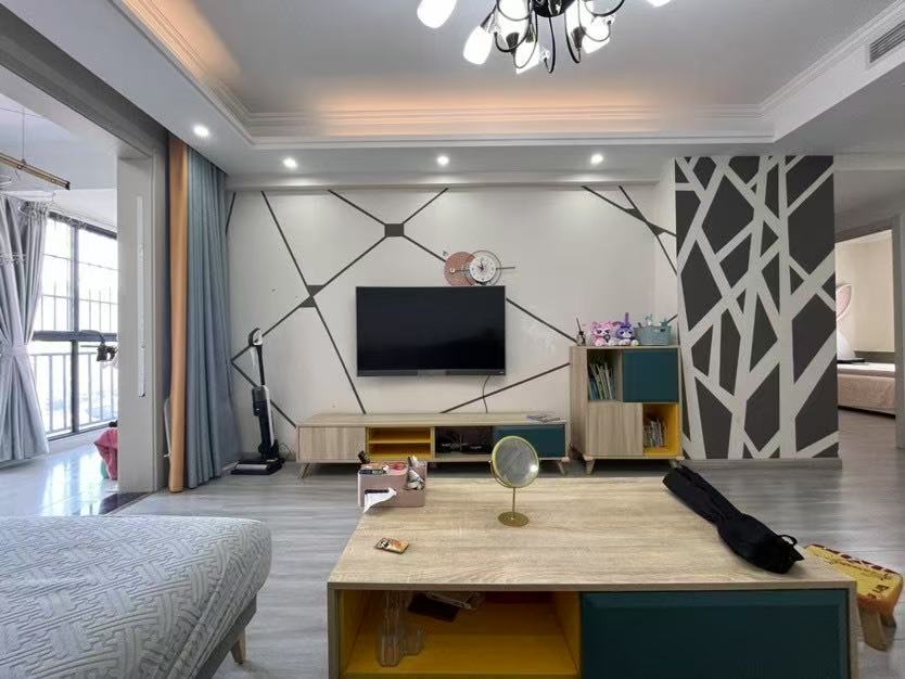 降价了，城南，单价4745 ，新城一号旁，电梯小高层 ，精装三房，成色新，