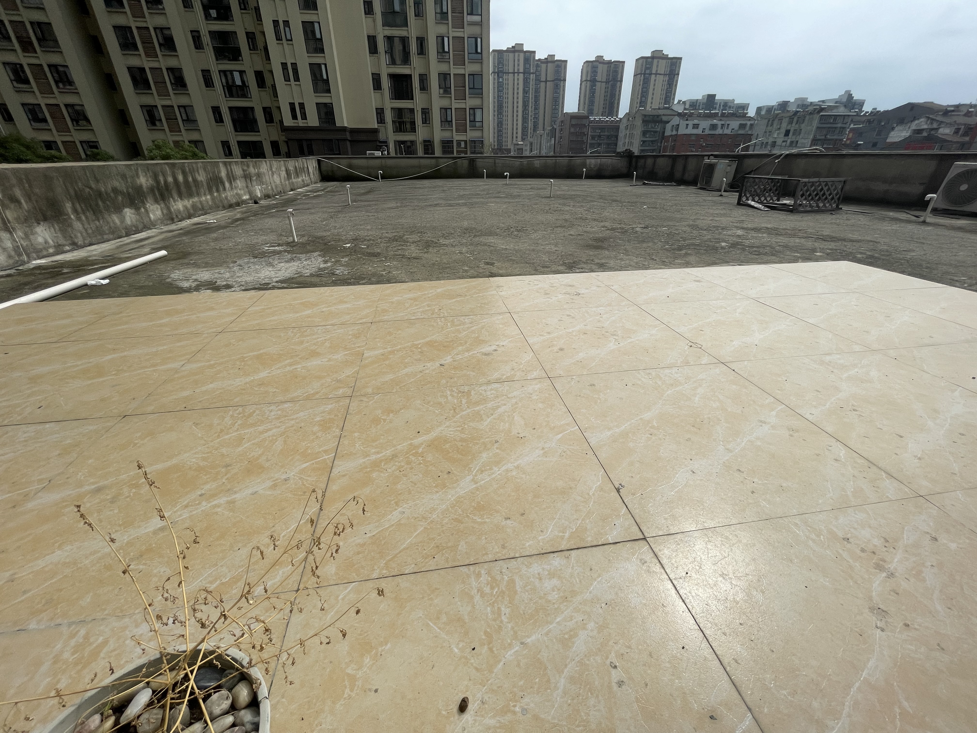 和合国际城四期四房边户带大露台采光很好南北通透