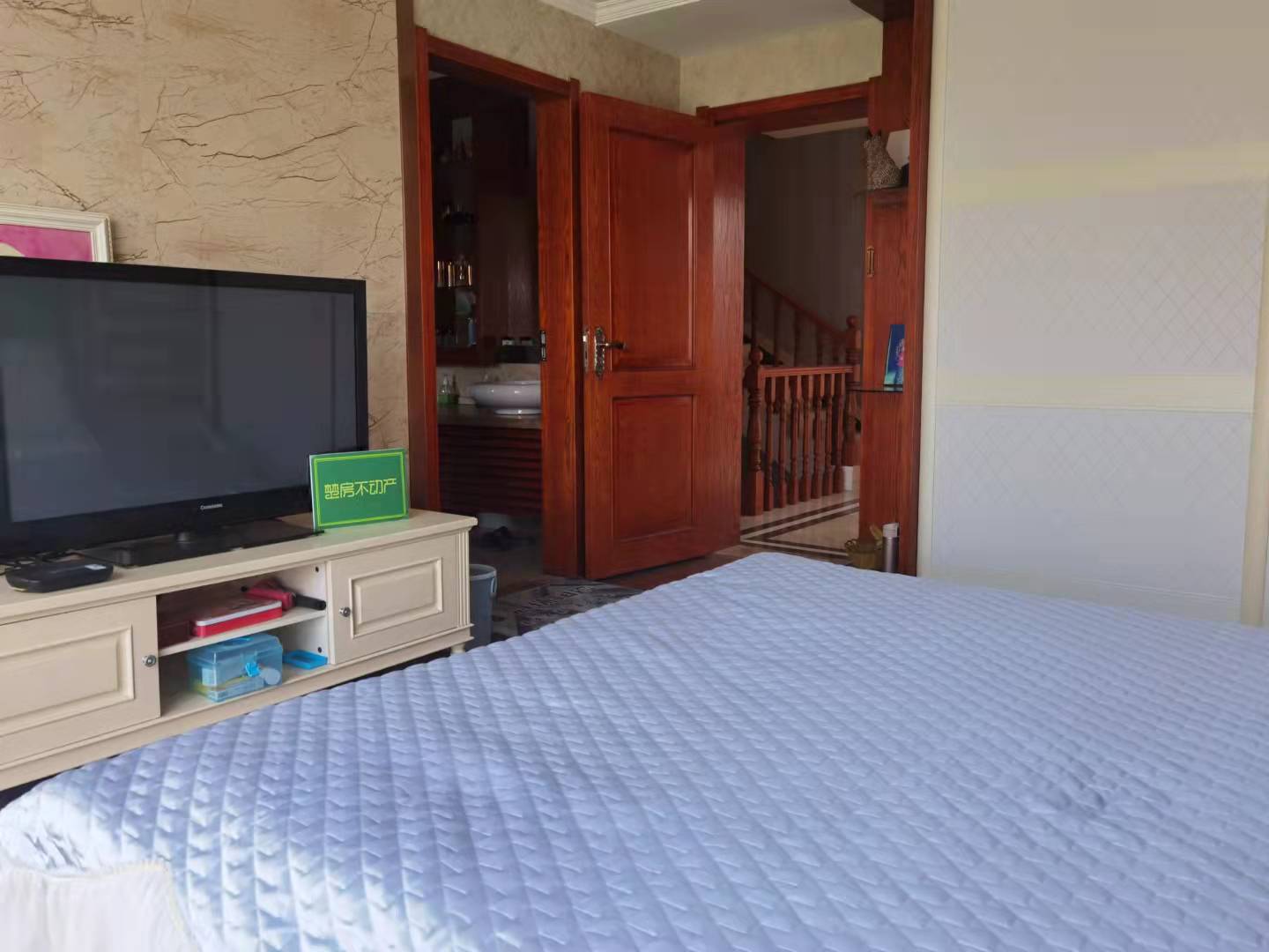 西郊庄园乡野别墅乡村花园壕装联排别墅，一线水景，装修花了100多，养花养草可钓鱼