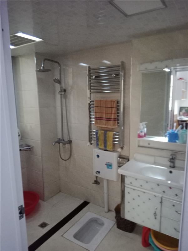 翰林公馆一中正对面，精装修三房，拎包入住，陪读自住，好的狠，看房方便