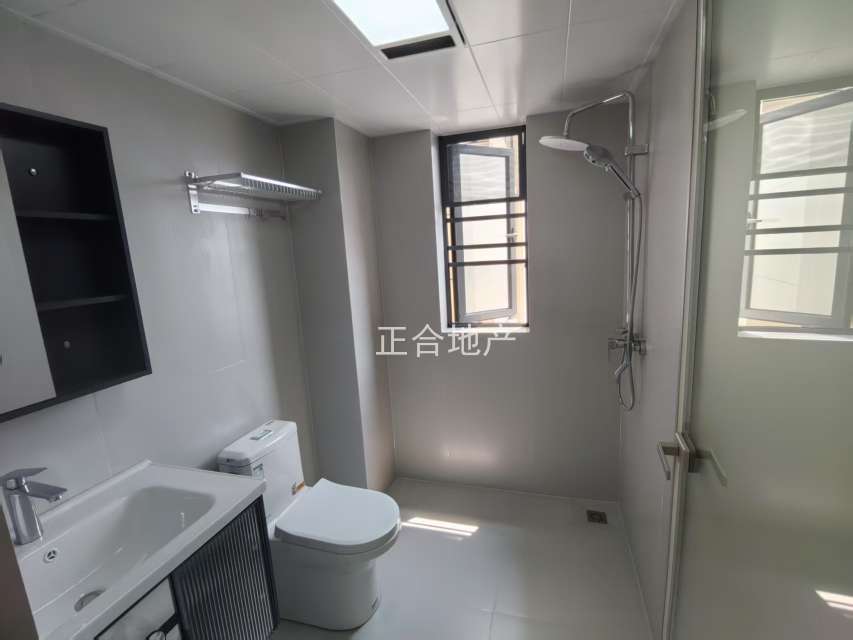 城南新区，蓝天新城，精装3房2卫，好楼层22楼，全新装修，证满2年，送车位