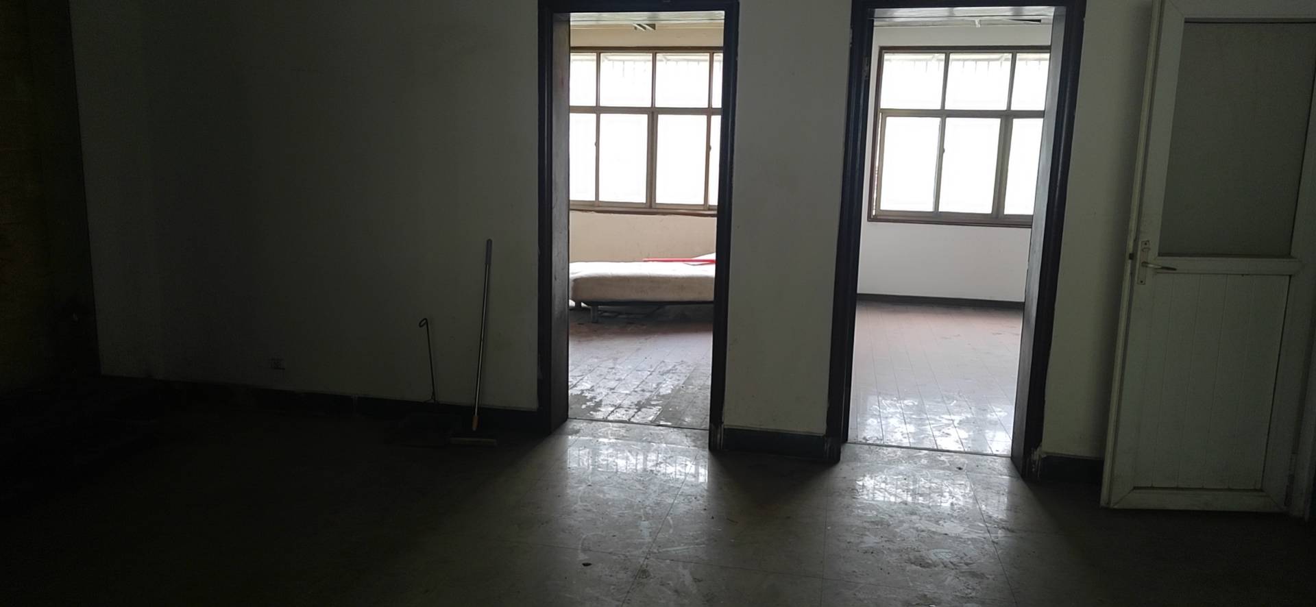 八中附近低价出售房东急售