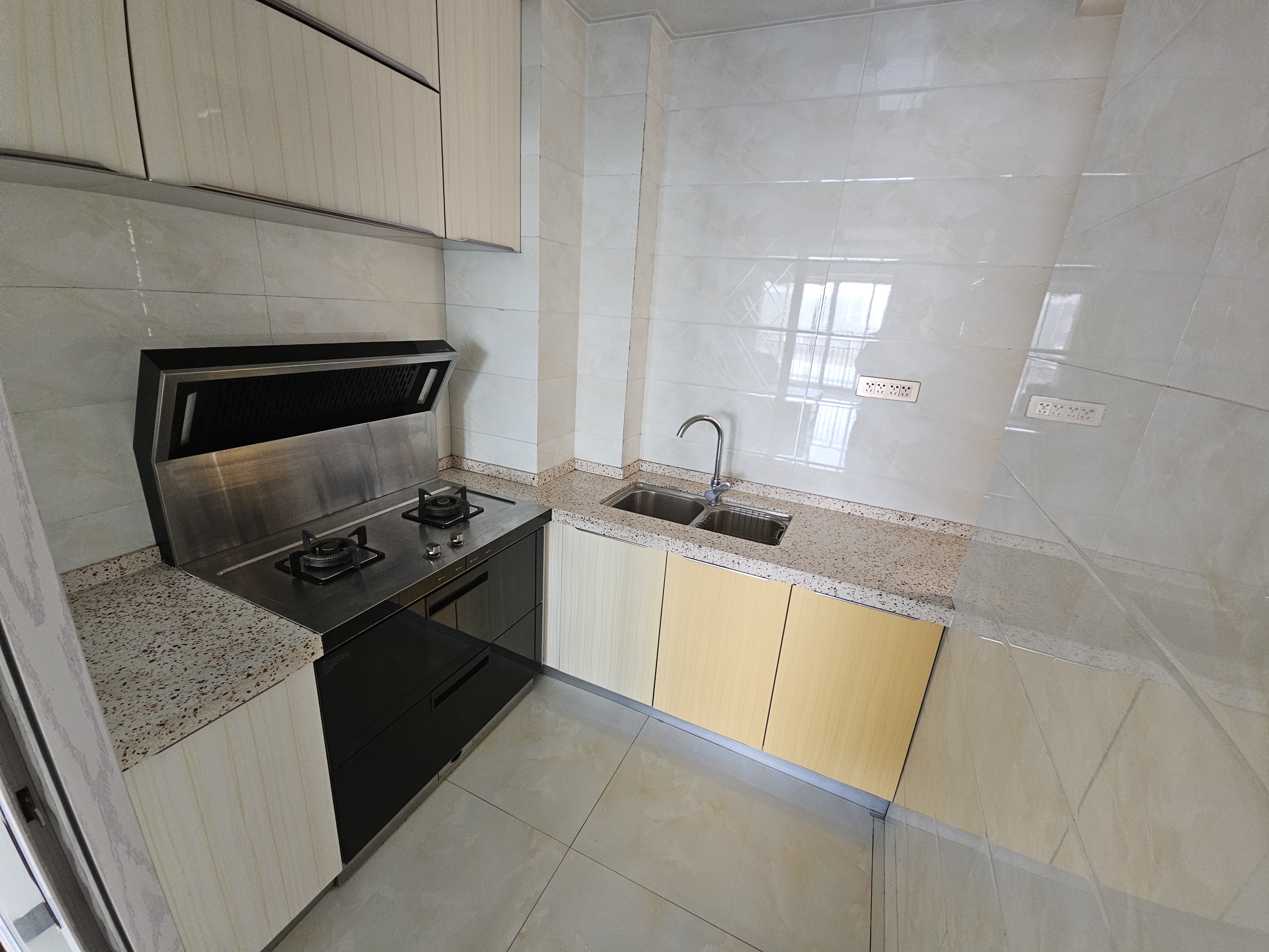 上苑一品下楼过马路就是一钟户型朝南阳光好带装修