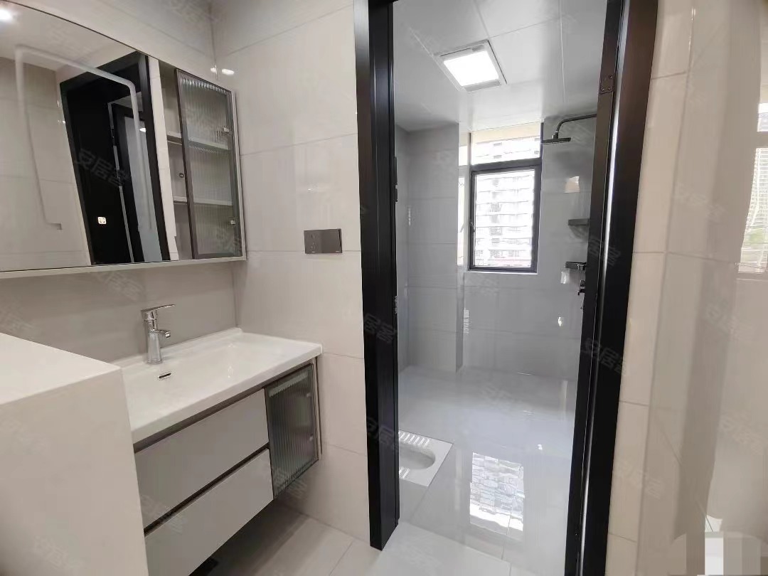 降价了，城南，吾悦广场旁，金台花园，满二​，下楼就是公园学全新精装三房二卫