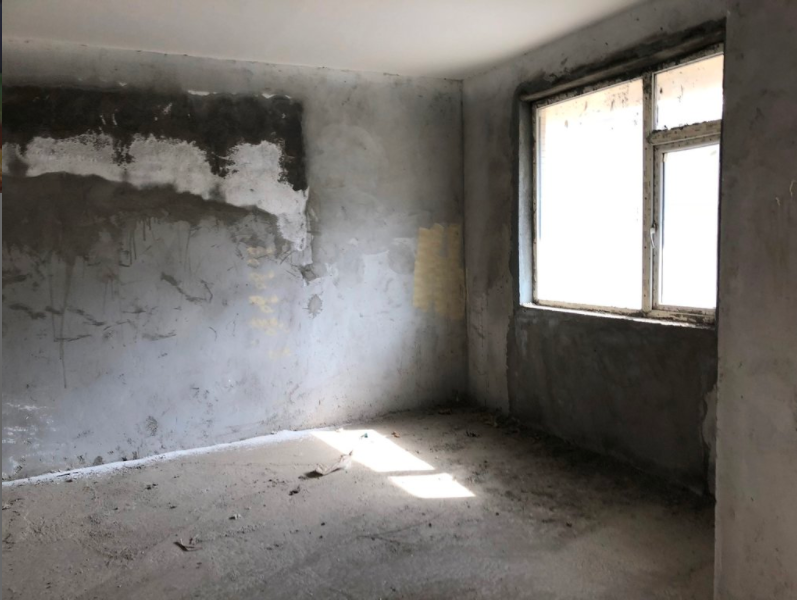 城西电梯小高层边户小区入口旁边幼儿园 