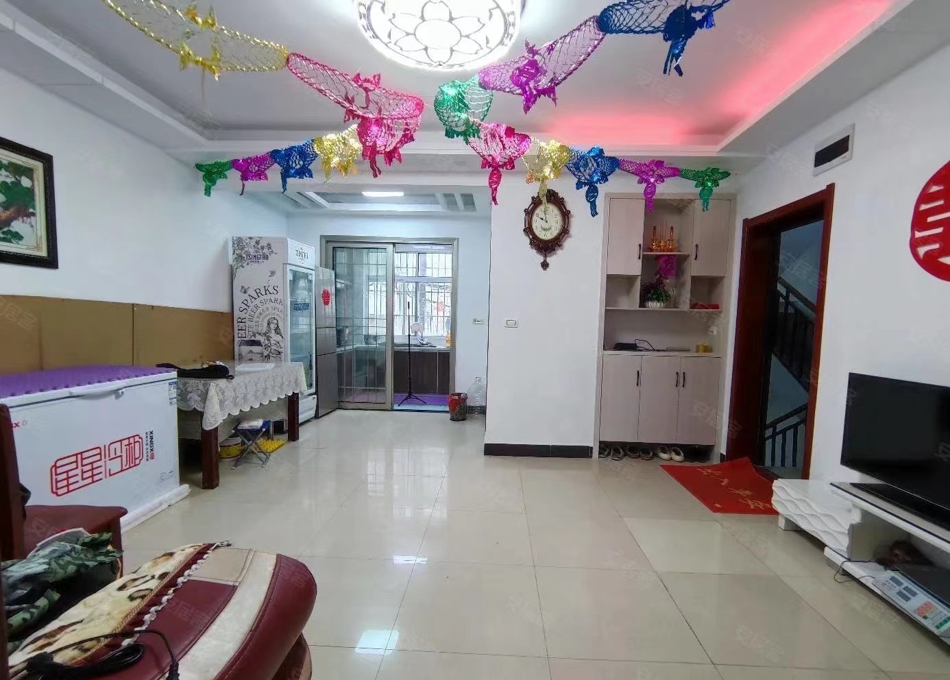 53，急售，一中对面，步梯二楼，有证，可谈