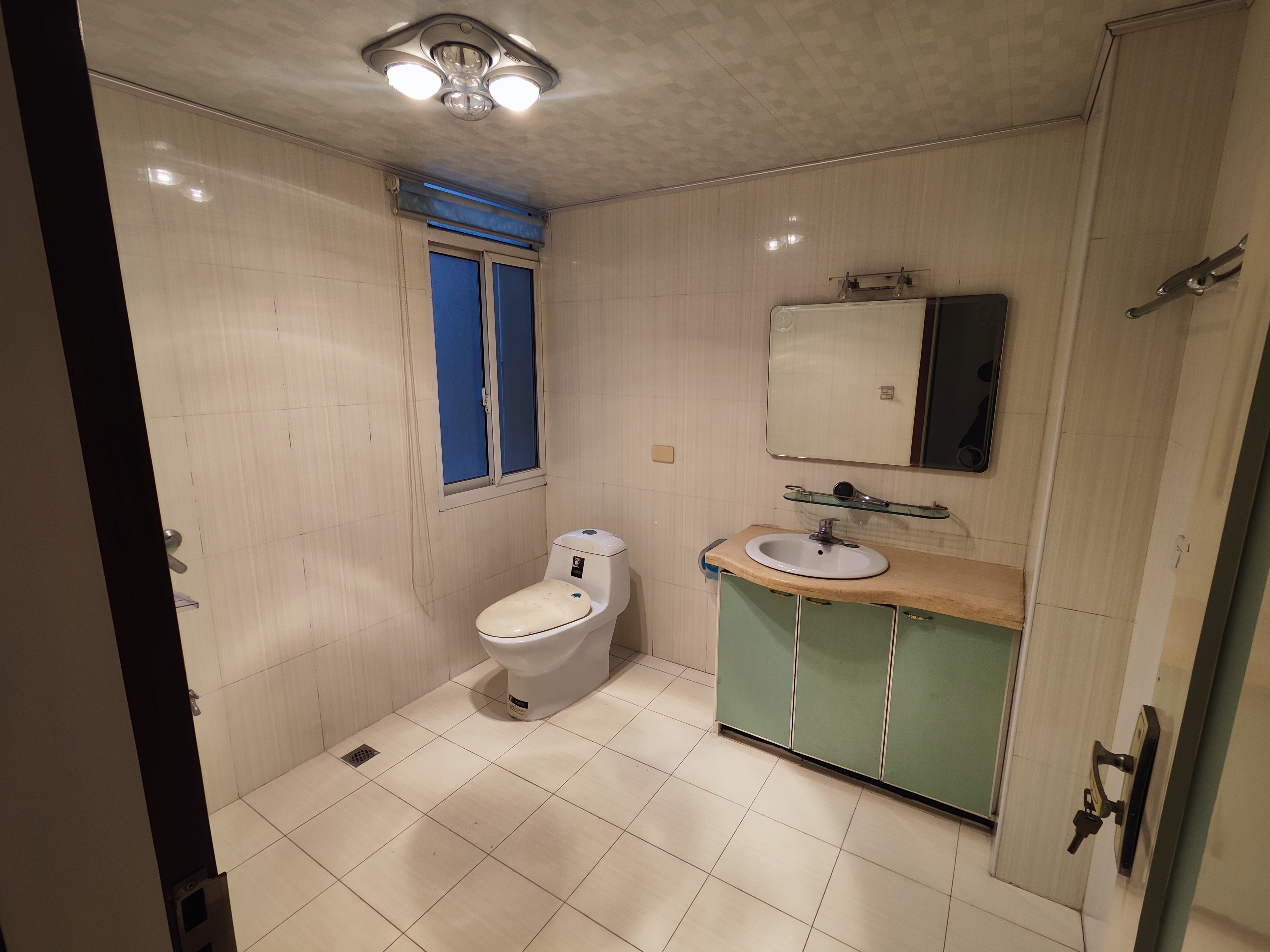 恒迪附近不动产单位宿舍带地下室前面无遮挡停车方便闹中取静看房方便