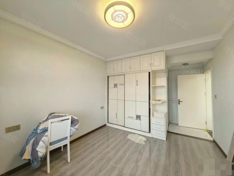 捡漏，城南，新城新城一号五期，精装三房，中间好楼层，九成新，