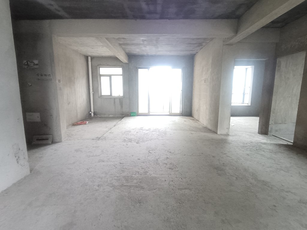 元泰未来城C区毛坯三房南北双阳台户型好的狠