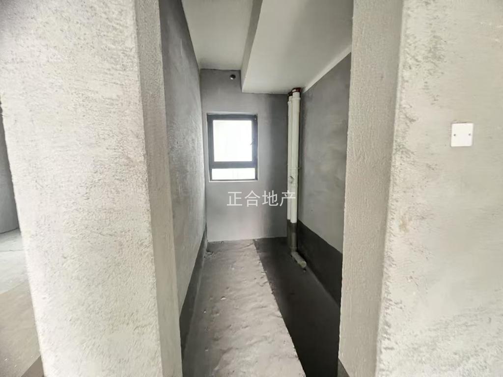 捡漏，城南，吾‮广悦‬场，包满二，不是‬顶楼，好楼层。诚心出售