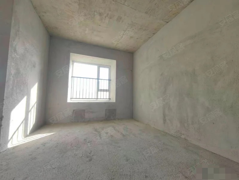 249.，降价了，房东急卖，蓝天花园，电梯28楼，东边户，一梯一户，三房两厅两卫，南北通透