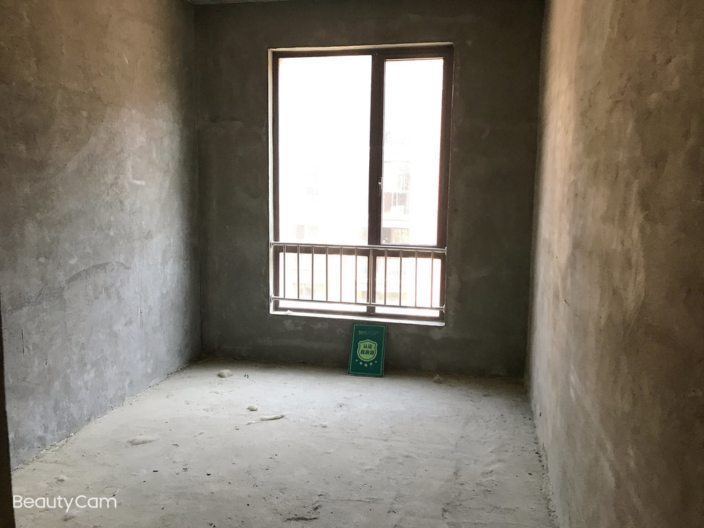 绿地香格里拉毛坯大三房中间好楼层采光好视野开阔